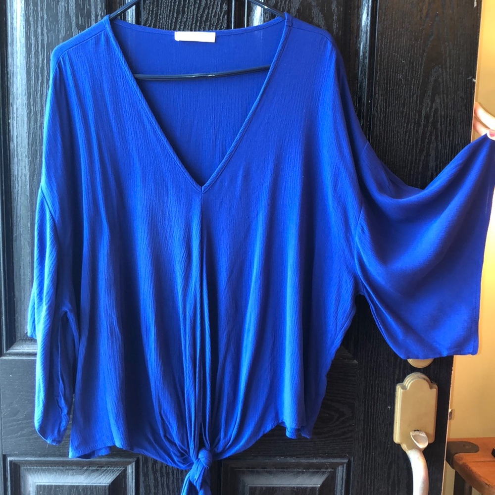 Beautiful Boutique Blue Top NWOT.  Size Medium